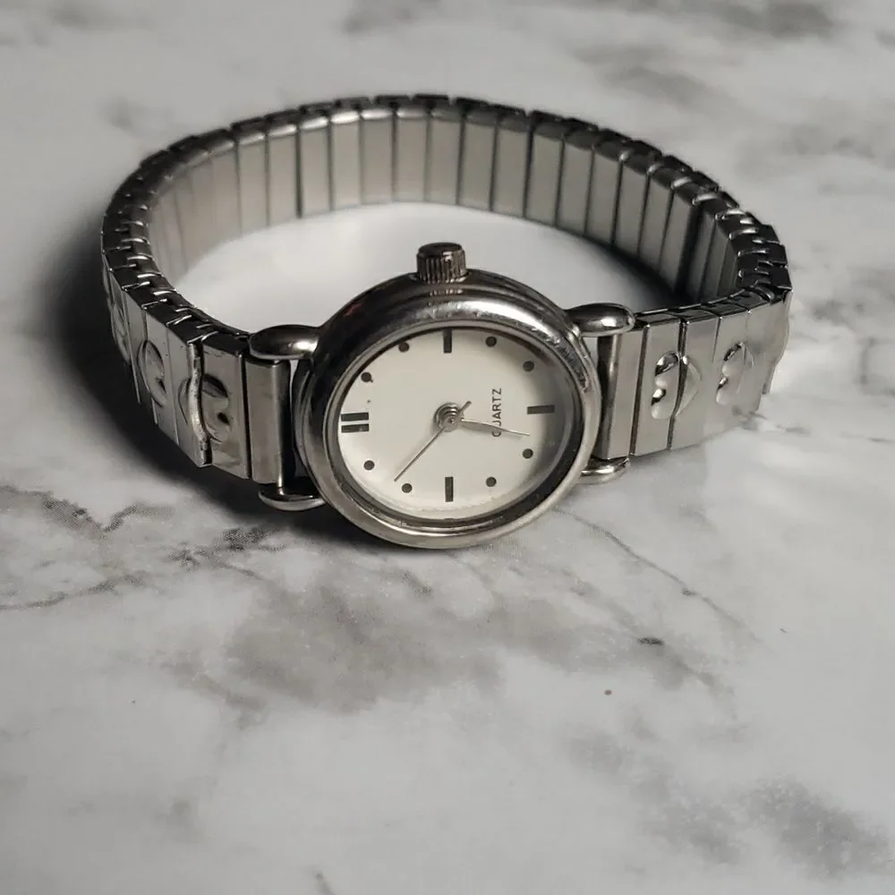 ‎Vintage Stretch Heart Watch